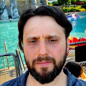 All right  people I think I’m ready to list on Poshmark starting Monday 🇺🇦